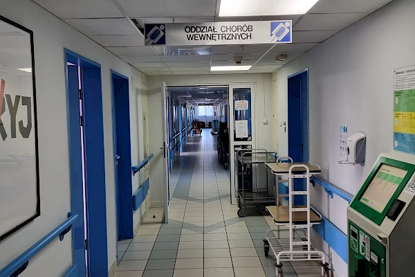 Montaż czterech dźwigów osobowych