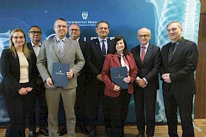 Uczestnicy uroczystego podpisania porozumienia